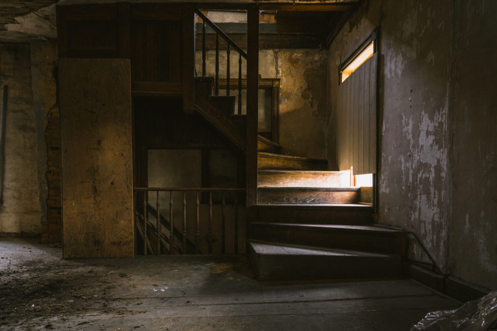 stairs to third floor stagecoach inn