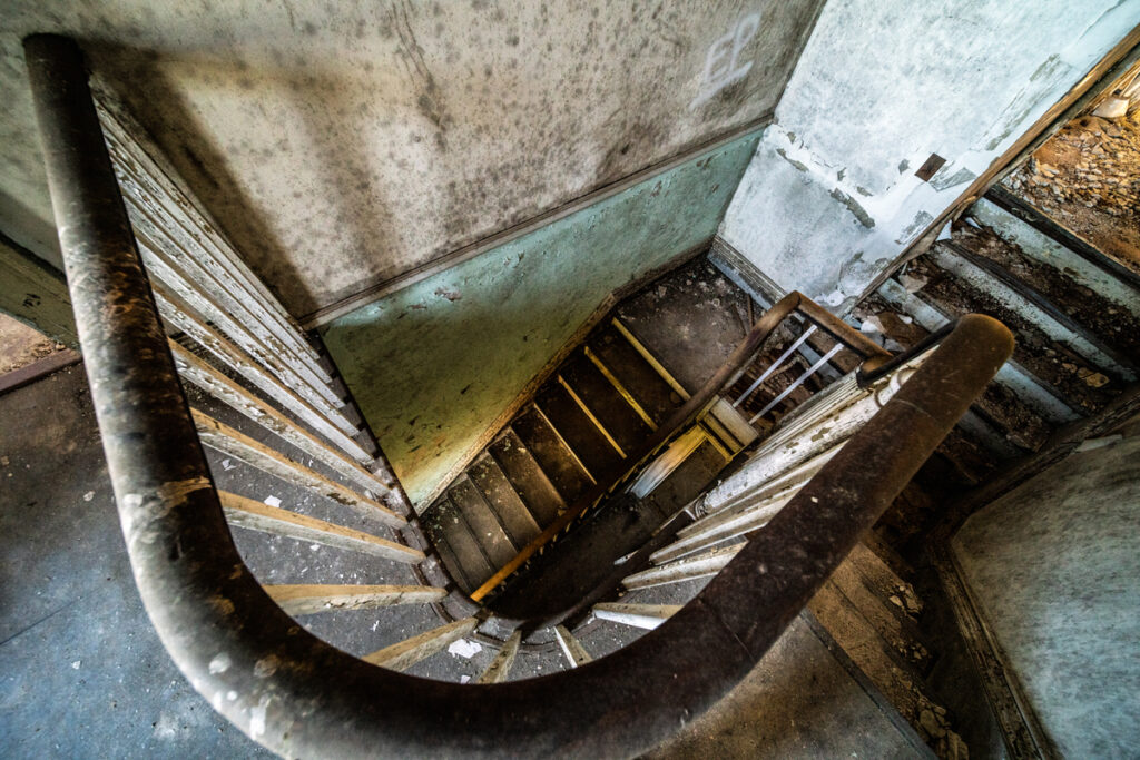 abandoned dunnington mansion in virginia