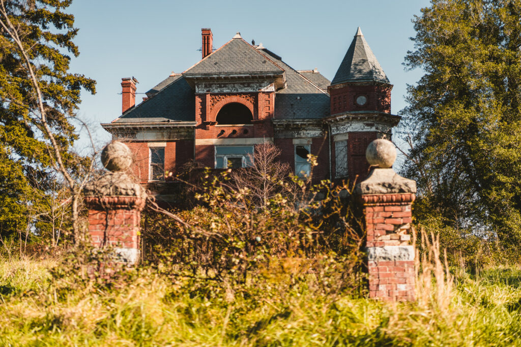 Abandoned Dunnington Mansion in Virginia
