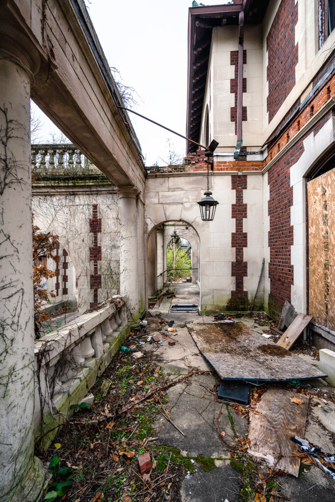 abandoned traxler mansion in dayton ohio