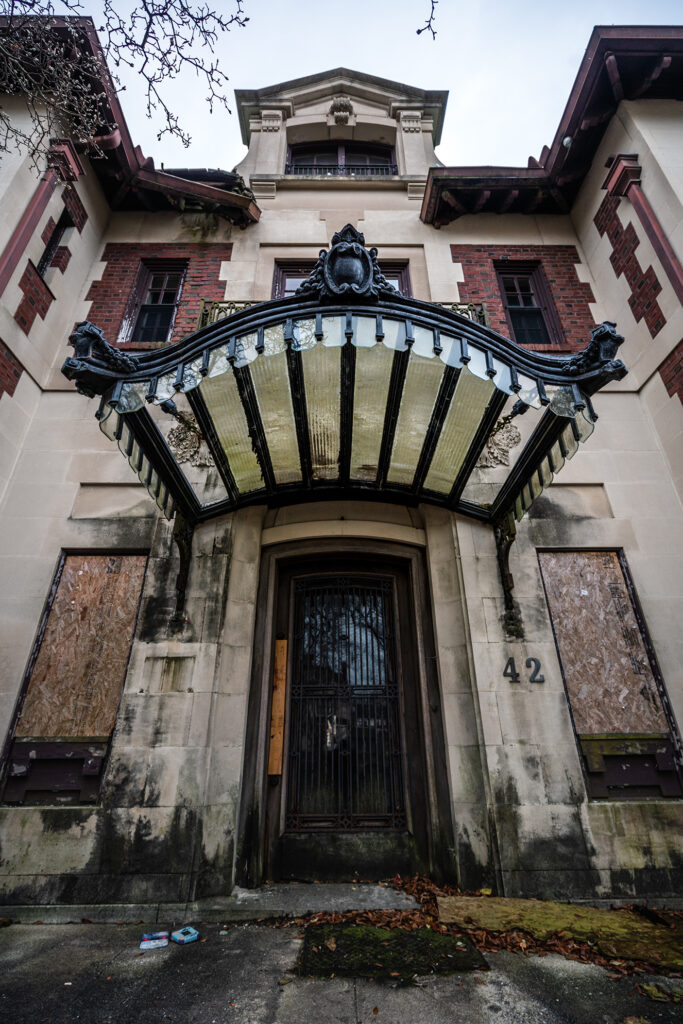 abandoned traxler mansion in dayton ohio