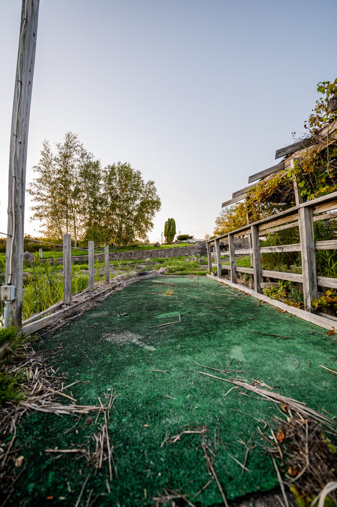 abandoned bonnie castle greens mini golf in new york