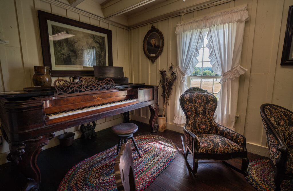 Mansion house at Tu-Endie-Wei State Park