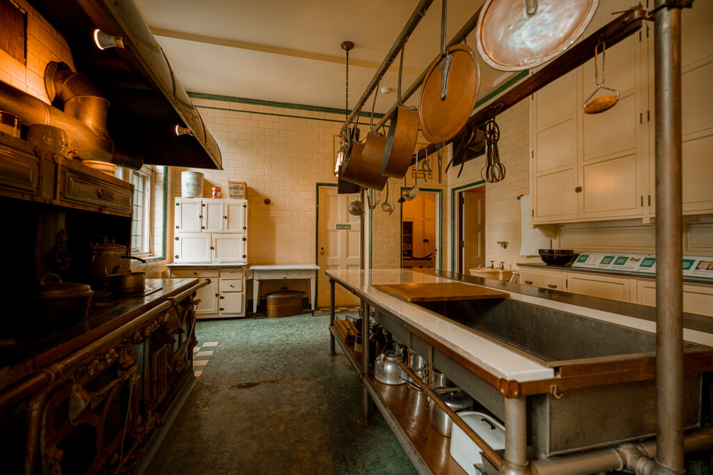 stan hywet hall kitchen