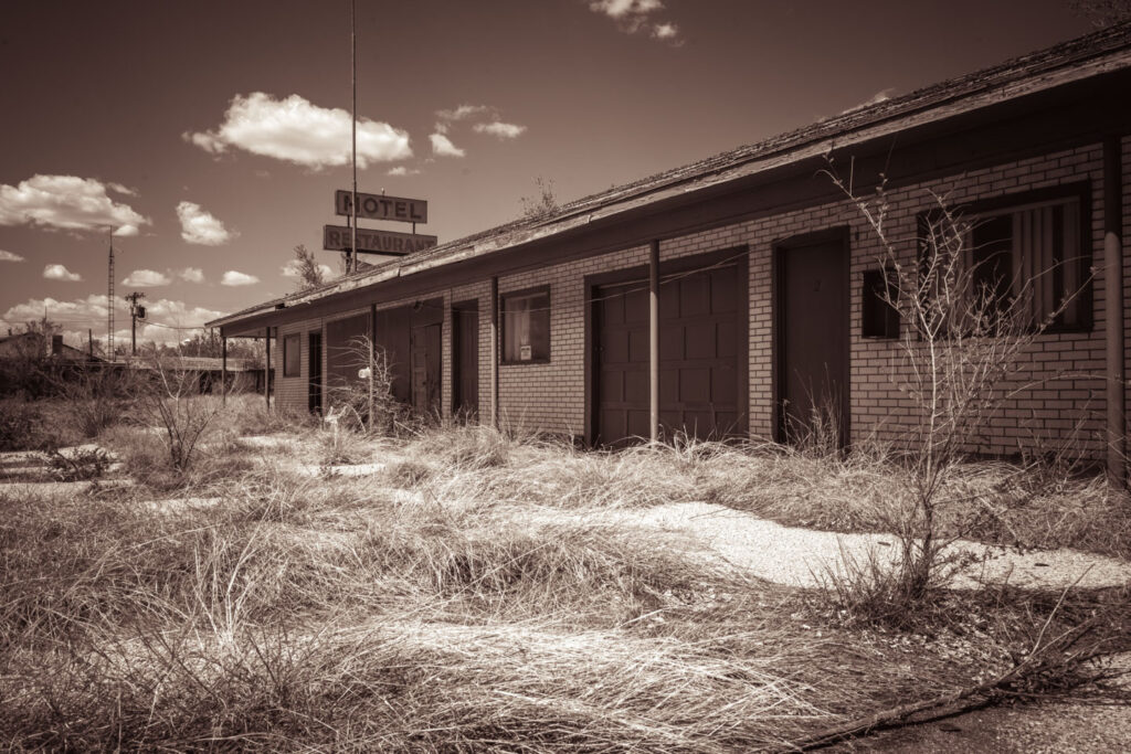 abandoned dixie motel in mclean texas